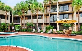 Days Inn & Suites Orlando Airport 2*